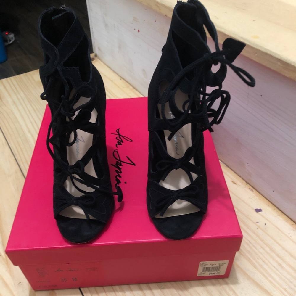 Isa Tapia pump